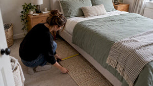 45–60cm Rule and 3 Mistakes: Bedroom Rug Sizes for UK Rooms
